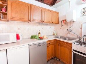 Apartment (Three Bedroom Apartment with Terrace ) | Private kitchen | Fridge - Apartments Lili (Podgora)