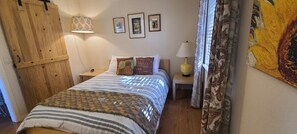 2 dormitorios, tabla de planchar con plancha, wifi y ropa de cama