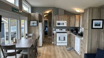 KĂŒhlschrank, Mikrowelle, Ofen, Herdplatte