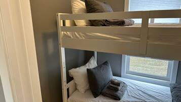 3 Schlafzimmer, BĂŒgeleisen/BĂŒgelbrett, kostenloses WLAN, BettwĂ€sche