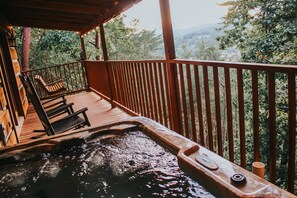 Bañera de hidromasaje al aire libre