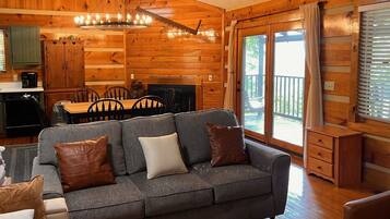Smart TV, fireplace, stereo
