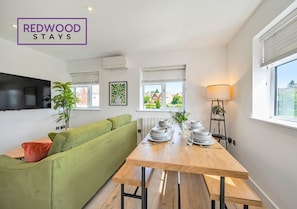 Appartement économique, 1 chambre, salle de bain privée | Repas dans la chambre