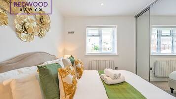 Economy Apartment, 1 Bedroom, Private Bathroom | 1 bedroom, iron/ironing board, free WiFi, bed sheets