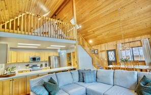 Smart TV, books -  Quiet Mountain Cabin Getaway (Pinetop)