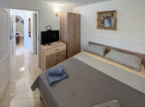 House (Holiday Home Aurora - Three bedroom H) | 3 bedrooms, cots/infant beds - Holiday Home Aurora (Supetar)