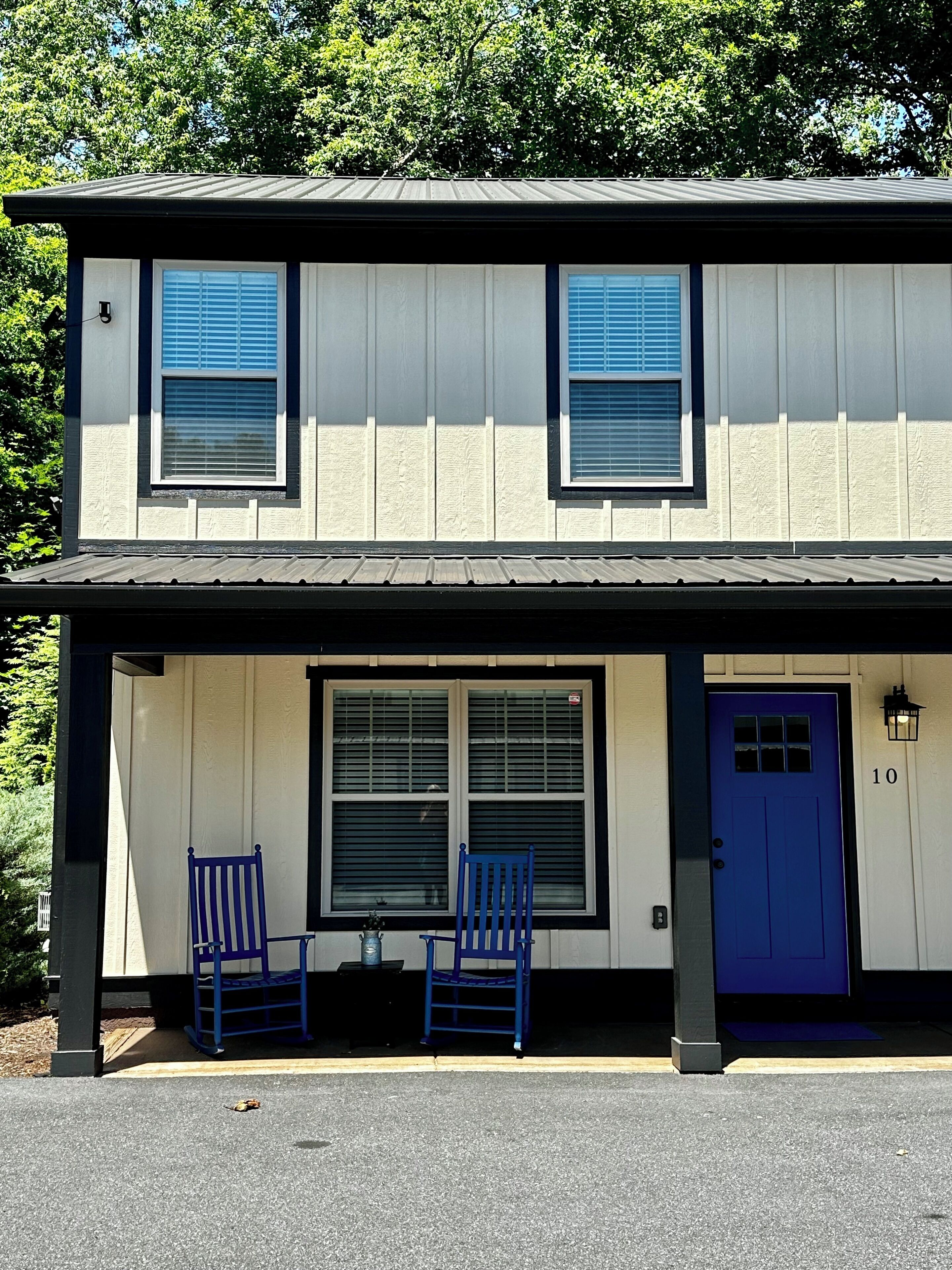 Cheerful & Modern Townhome - Blue Unit. 15 minutes to downtown Asheville!