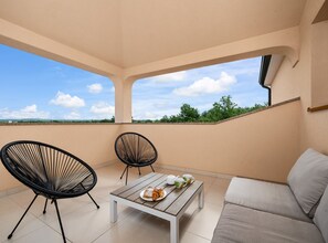 House (Holiday Home Mlačić - Three Bedroom) | Dining room