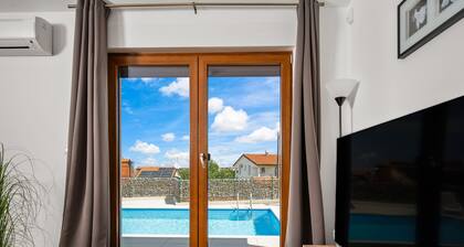 Holiday Home Mlačić