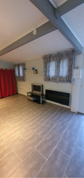 Interior - Furnished studio 10 minutes from Parc Astérix by car. (Puiseux-en-France)