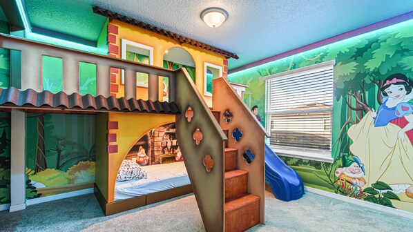 8 bedrooms, iron/ironing board, WiFi, bed sheets