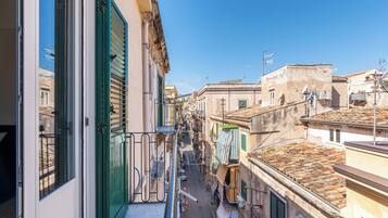 Apartamento, vista para a cidade | Terraço/pátio