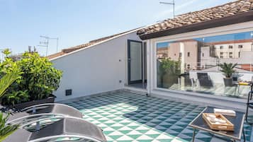 Apartamento, vista para a cidade | Terraço/pátio