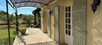 Villa Lou Cabanoun à Eygalières avec vue sur les Alpilles