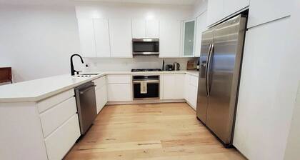 Stylish, Spacious, and Modern: 2 Bedroom Apartment in the Heart of Los Angeles