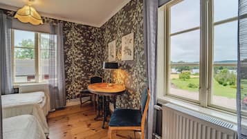 Twin kamer | Hypoallergeen beddengoed, een bureau, een laptopwerkplek, gratis wifi