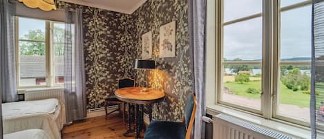 Hypo-allergenic bedding, desk, laptop workspace, free WiFi