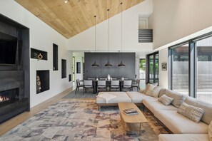 Smart TV, fireplace, stereo