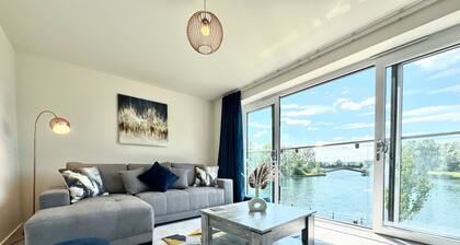 Modern Lake Front Home | Free Parking | Sleeps 8
