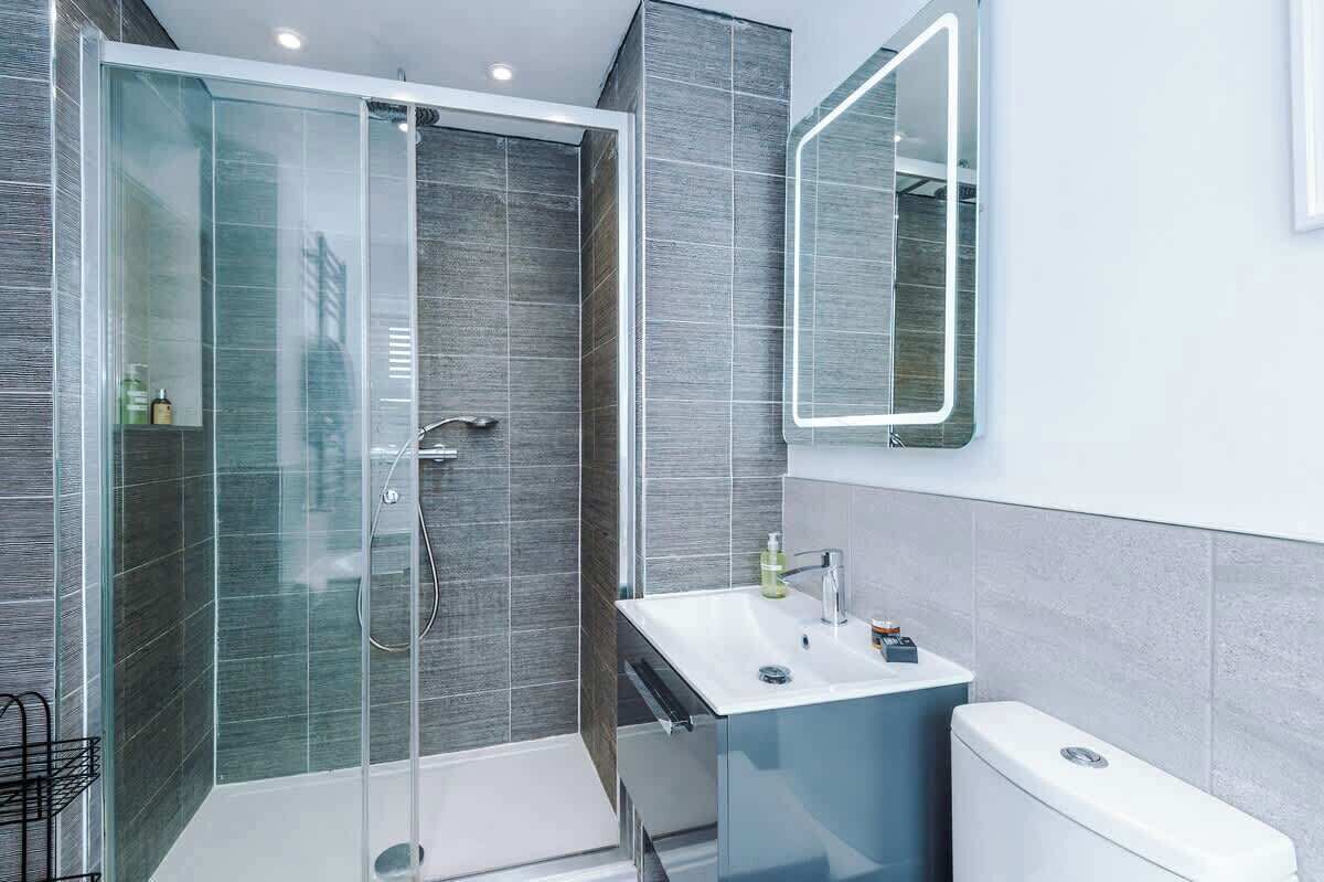 Shower, hair dryer, shampoo