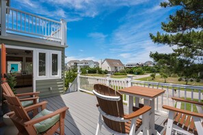 Terrace/patio - South Nags Head 3 Bed 2 Bath Home, Sleeps 8 only 4 Minutes to the beach! (Nags Head)