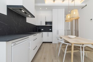 Køleskab, mikrobølgeovn, ovn, opvaskemaskine