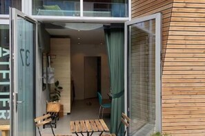 Outdoor dining - Beach house apartment in New York style (Aarhus)