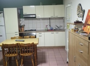 KylskÄp, mikrovÄgsugn, ugn och spishÀll