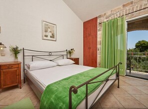 1 bedroom, WiFi, bed sheets