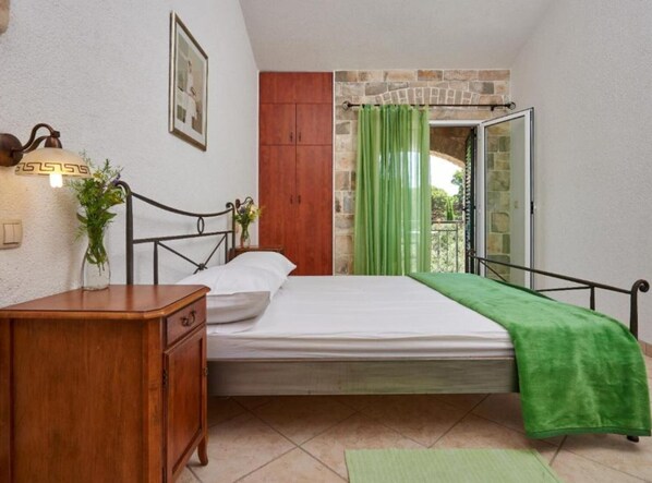 1 bedroom, WiFi, bed sheets - Krknjasi - 2 Bedroom with Balcony 1 (Drvenik Veliki)