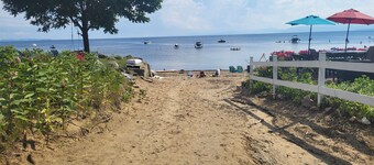 Colchester Vermont  3 BR Lake Champlain cottage, shallow sandy beach. Sleeps 6