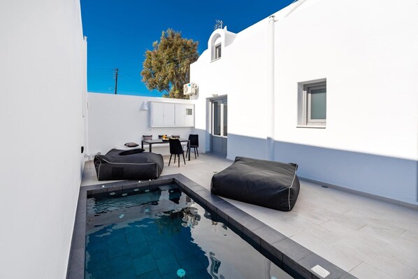 UppvÀrmd pool