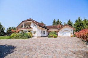 Exterior - 4 Bedroom Holiday Home with BBQ Terrace and garden (Brežice)