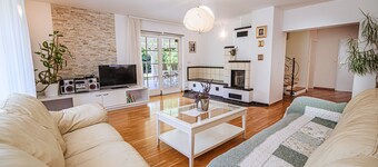 4 Bedroom Holiday Home with BBQ Terrace and garden
