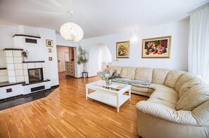 TV, fireplace, stereo
