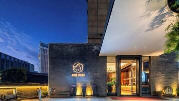 المنشأة من الخارج