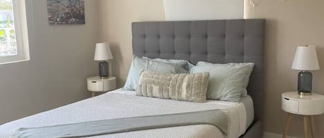 4 bedrooms, iron/ironing board, WiFi, bed sheets