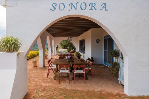 La Sonora, rural house with wonderful views and natural swimming pool. Reconnection!