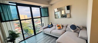 Stunning Cityscape View from a Prime Location: Your Dream Rental Awaits!