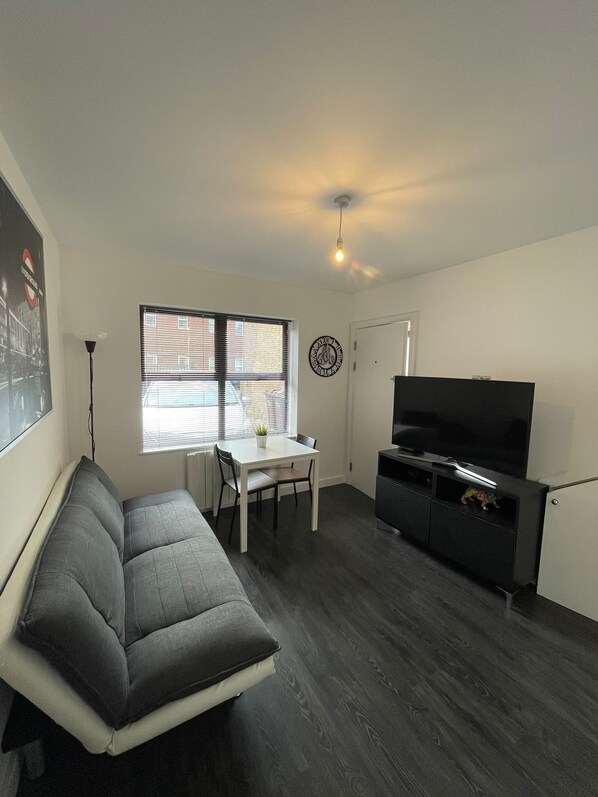 Smart TV - Cozy Ground Floor Flat in Sutton with Parking Space free and Pets Friendly (Sutton)