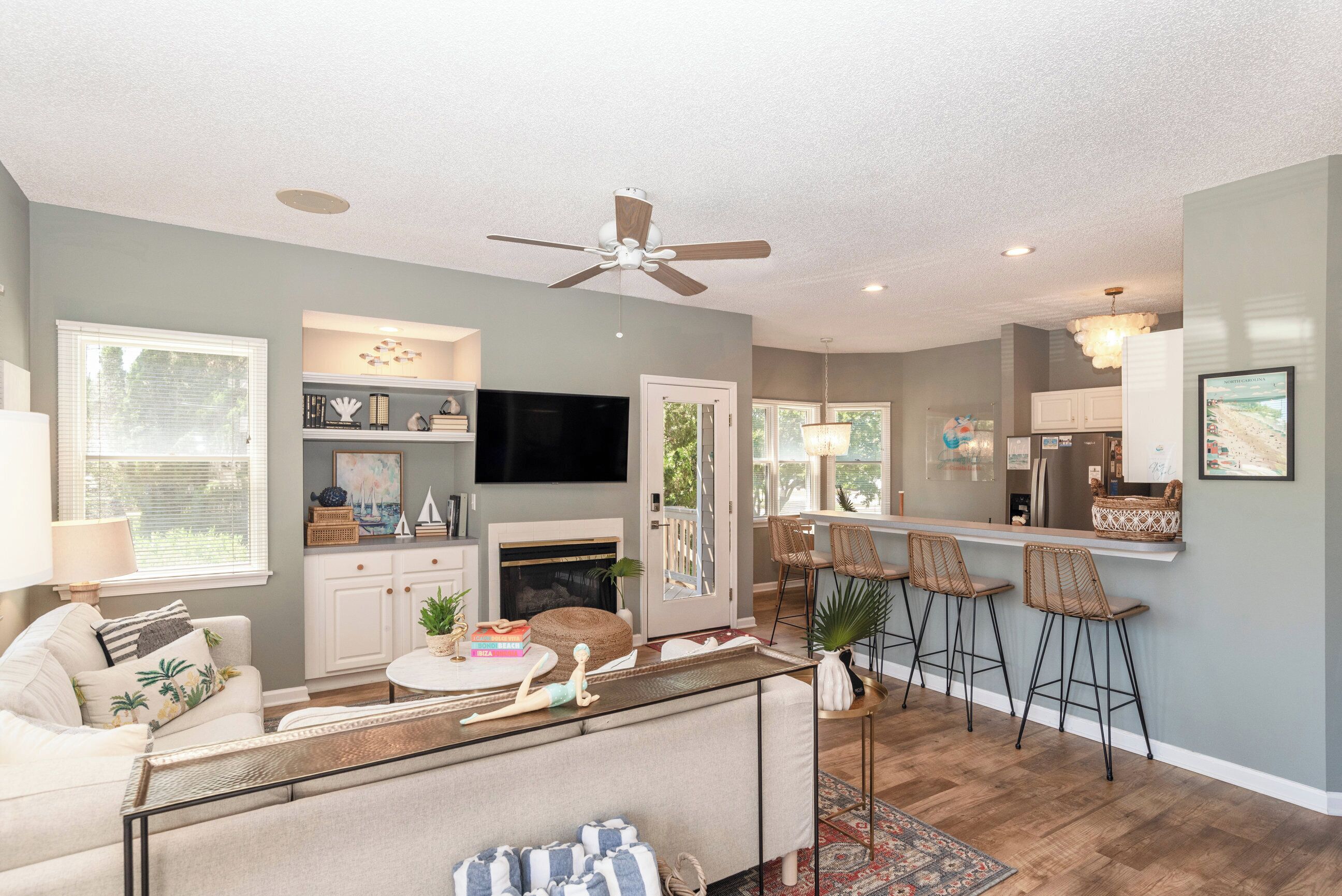 Smart TV, books, video library