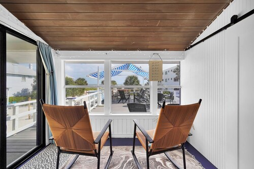 Amazing Direct Beachfront sleeps 16