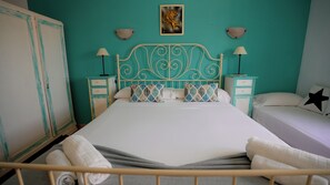 3 chambres, fer et planche à repasser, Wi-Fi, draps fournis