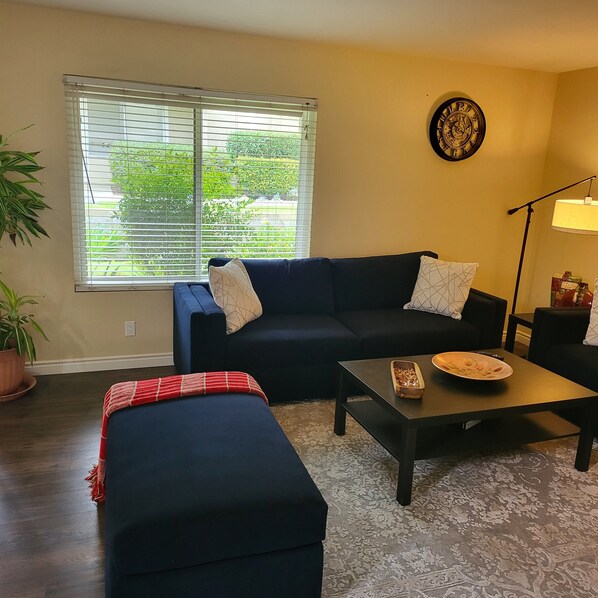 Smart TV - Welcome To L.A Getaway (Hacienda Heights)