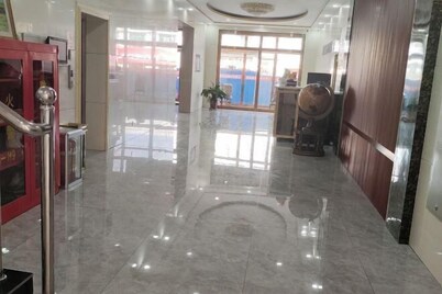 Urat Zhongqi World Wide Business Hotel