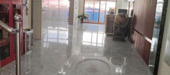 Urat Zhongqi World Wide Business Hotel