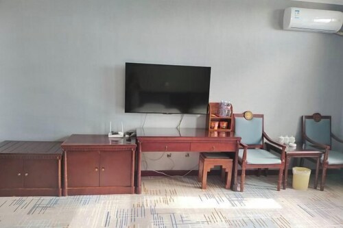 Urat Zhongqi World Wide Business Hotel