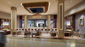 8 bars/lounges