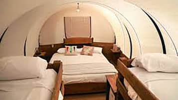 1 bedroom, bed sheets