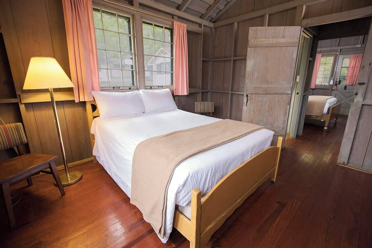 Deluxe Cottage, 2 Bedrooms, Park View | 2 bedrooms, iron/ironing board